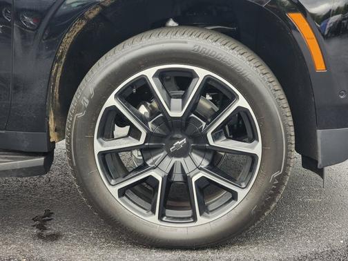 2025 Chevrolet Suburban RST