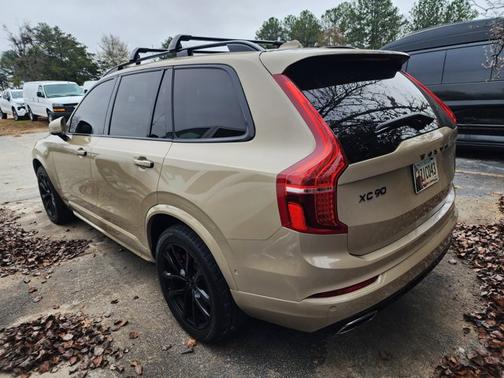 2018 Volvo XC90 T6 Momentum