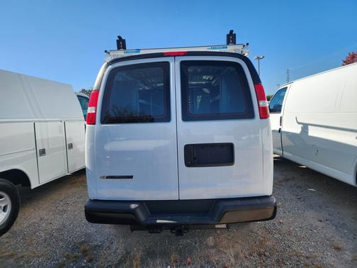 2025 Chevrolet Express 2500 