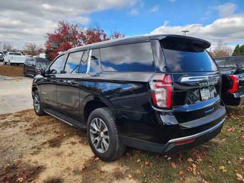 2023 Chevrolet Suburban LT