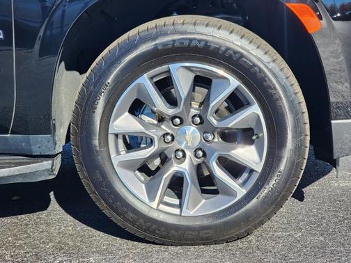 2023 Chevrolet Suburban LT