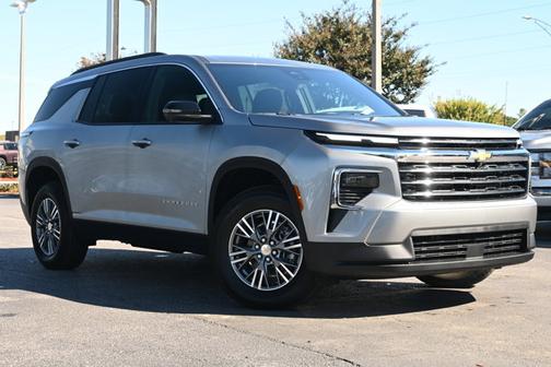 2026 Chevrolet Traverse FWD LT