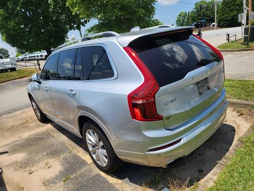 2018 Volvo XC90 T6 Momentum