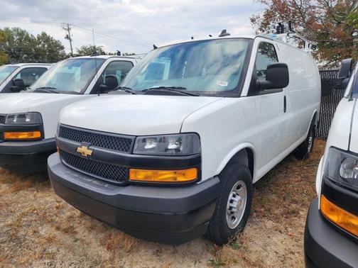 2025 Chevrolet Express 2500 