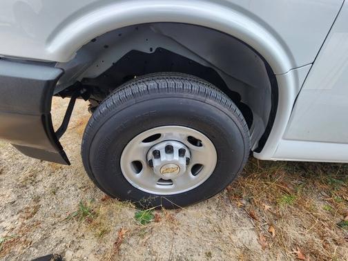 2025 Chevrolet Express 2500 