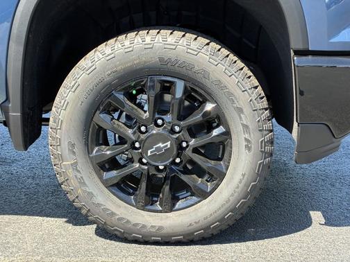 Lakeshore Blue Metallic 2026 Chevrolet Silverado 2500 Custom