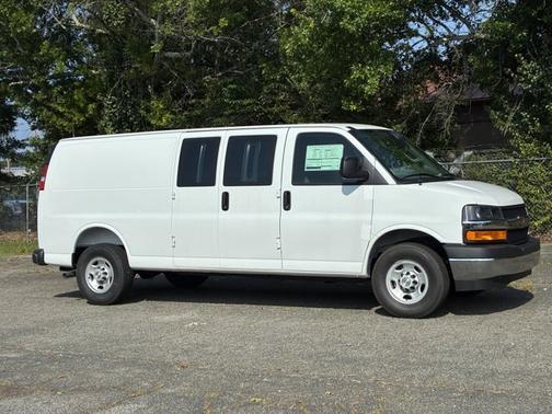 Summit White 2026 Chevrolet Express 2500