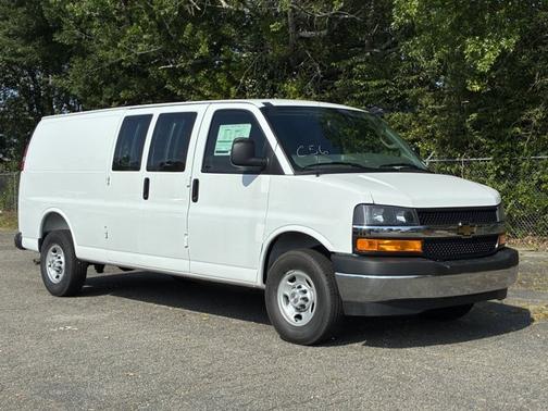 Summit White 2026 Chevrolet Express 2500