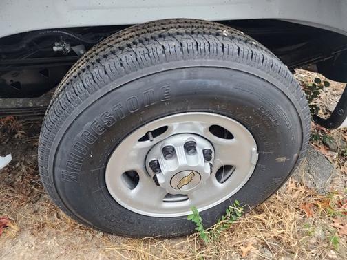 2025 Chevrolet Express 2500 