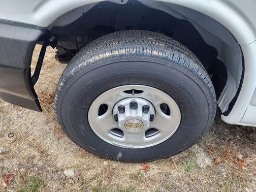 2025 Chevrolet Express 2500 