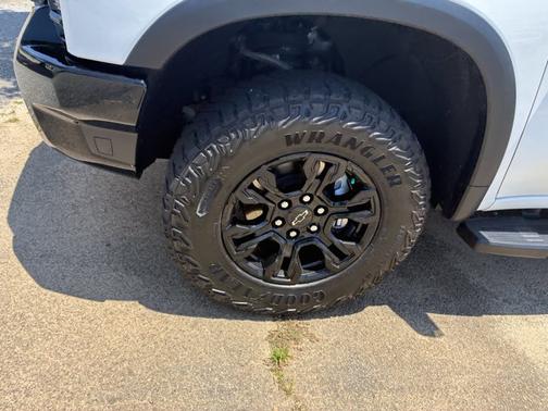 Summit White 2023 Chevrolet Silverado 1500 ZR2