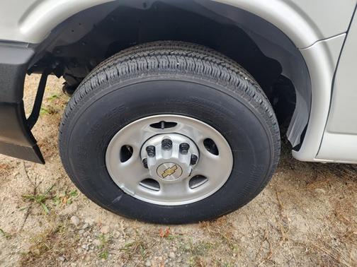 2025 Chevrolet Express 2500 