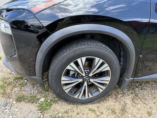 Super Black 2022 Nissan Rogue SV