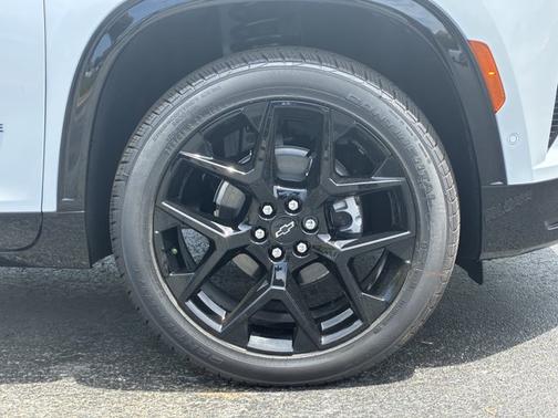 Polar White Tricoat 2026 Chevrolet Traverse FWD RS