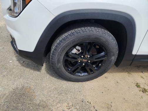 Summit White 2023 GMC Terrain AT4