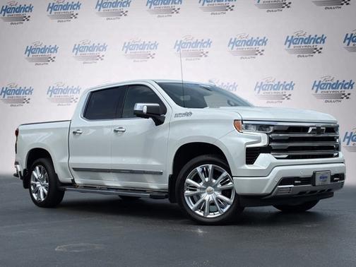 Iridescent Pearl Tricoat 2025 Chevrolet Silverado 1500 High Country
