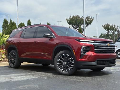 Radiant Red Tintcoat 2026 Chevrolet Traverse FWD LT