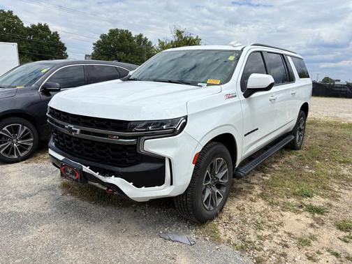 Summit White 2021 Chevrolet Suburban Z71