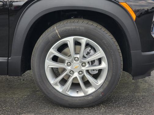 Mosaic Black Metallic 2026 Chevrolet Trailblazer LS