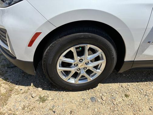 Iridescent Pearl Tricoat 2022 Chevrolet Equinox 1LT