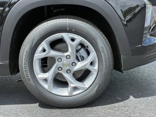 Mosaic Black Metallic 2026 Chevrolet Trax LS