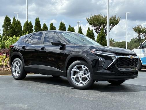 Mosaic Black Metallic 2026 Chevrolet Trax LS