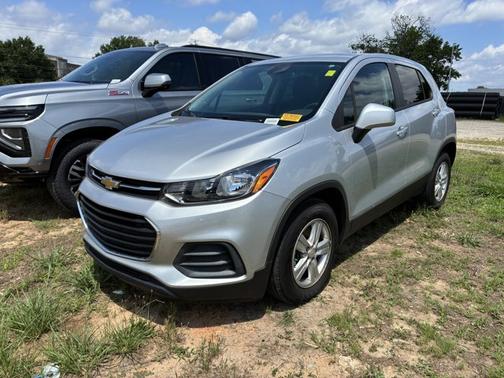 Silver Ice Metallic 2022 Chevrolet Trax LS