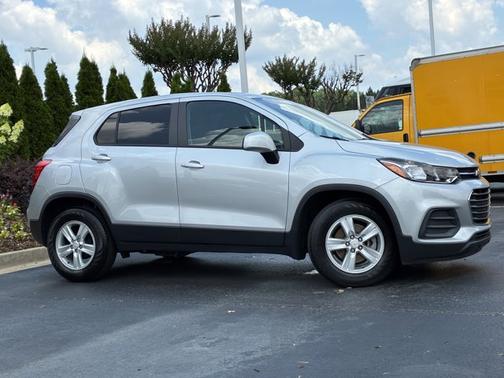 Silver Ice Metallic 2022 Chevrolet Trax LS
