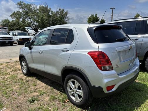Silver Ice Metallic 2022 Chevrolet Trax LS