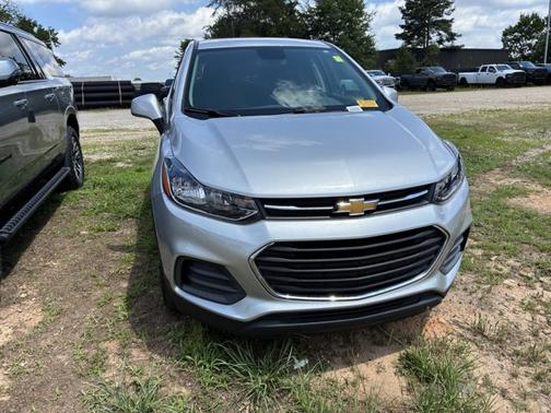 Silver Ice Metallic 2022 Chevrolet Trax LS