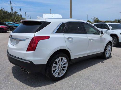 Crystal White Tricoat 2017 Cadillac XT5 Premium Luxury