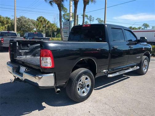 2022 RAM 2500 Tradesman Crew Cab 4x4 6'4' Box