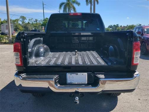 2022 RAM 2500 Tradesman Crew Cab 4x4 6'4' Box