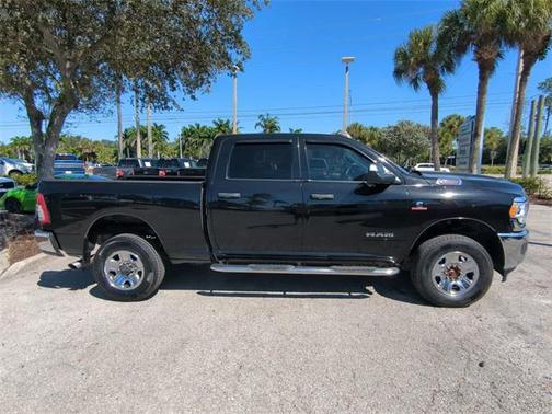 2022 RAM 2500 Tradesman Crew Cab 4x4 6'4' Box