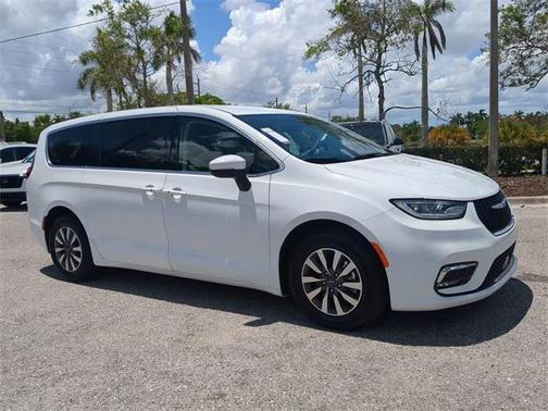 2023 Chrysler Pacifica Hybrid Touring L