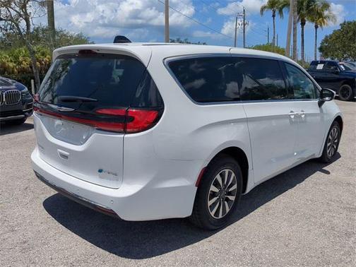 2023 Chrysler Pacifica Hybrid Touring L