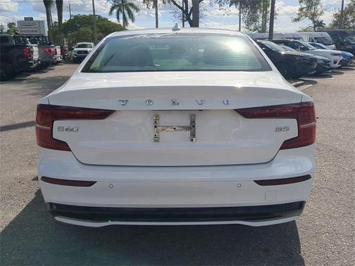 2024 Volvo S60 B5 Plus Dark Theme