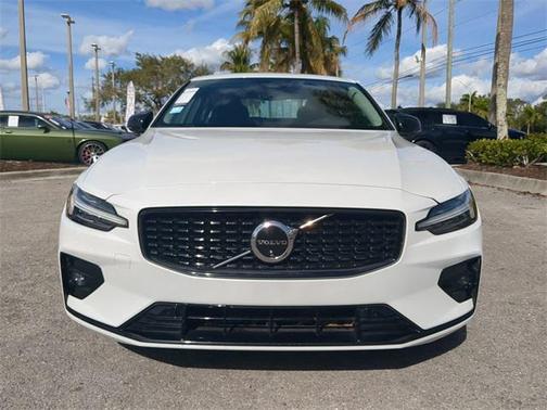 2024 Volvo S60 B5 Plus Dark Theme