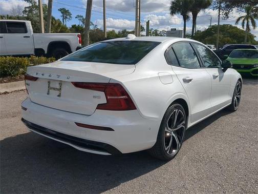 2024 Volvo S60 B5 Plus Dark Theme