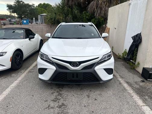 Super White 2020 Toyota Camry SE
