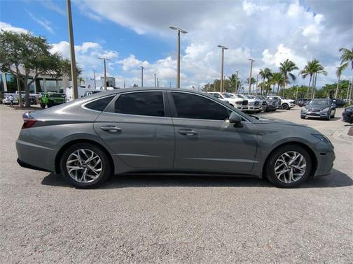 2022 Hyundai SONATA SEL