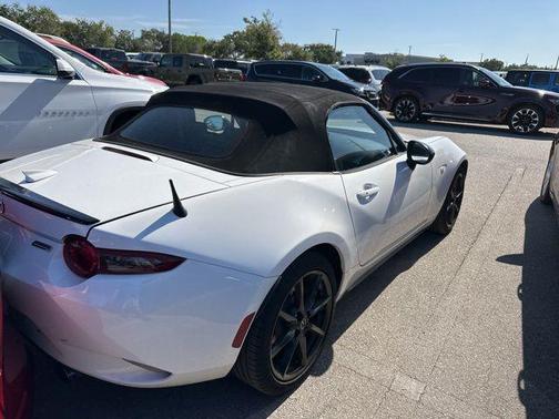 Arctic White 2016 Mazda MX-5 Miata Club