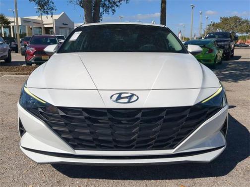 2022 Hyundai ELANTRA SE