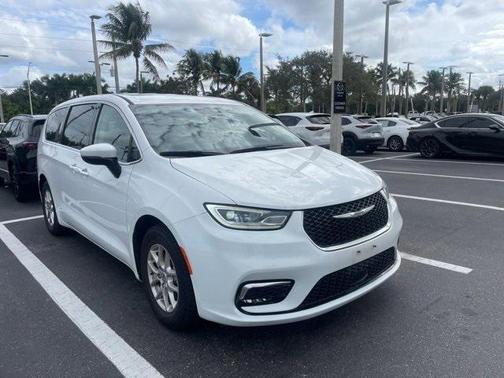 2023 Chrysler Pacifica Touring L