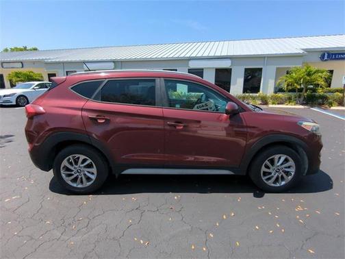 2017 Hyundai TUCSON SE