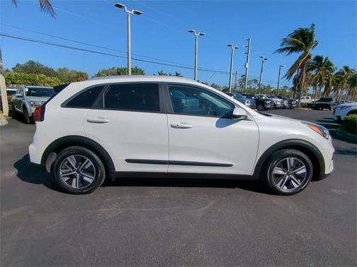 2022 Kia Niro LXS