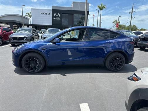 2022 Tesla Model Y Long Range Dual Motor All-Wheel Drive