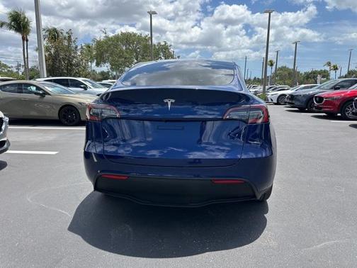2022 Tesla Model Y Long Range Dual Motor All-Wheel Drive
