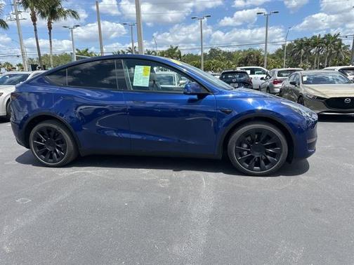 2022 Tesla Model Y Long Range Dual Motor All-Wheel Drive