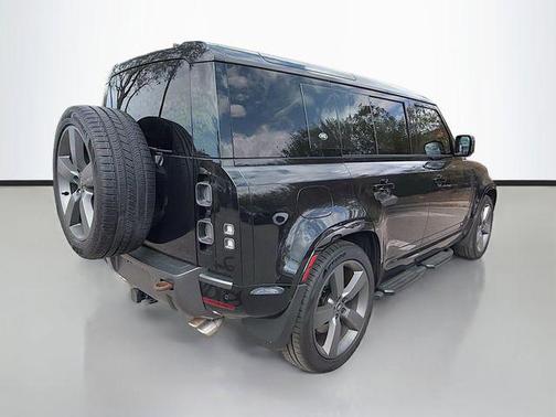 2024 Land Rover Defender 110 V8